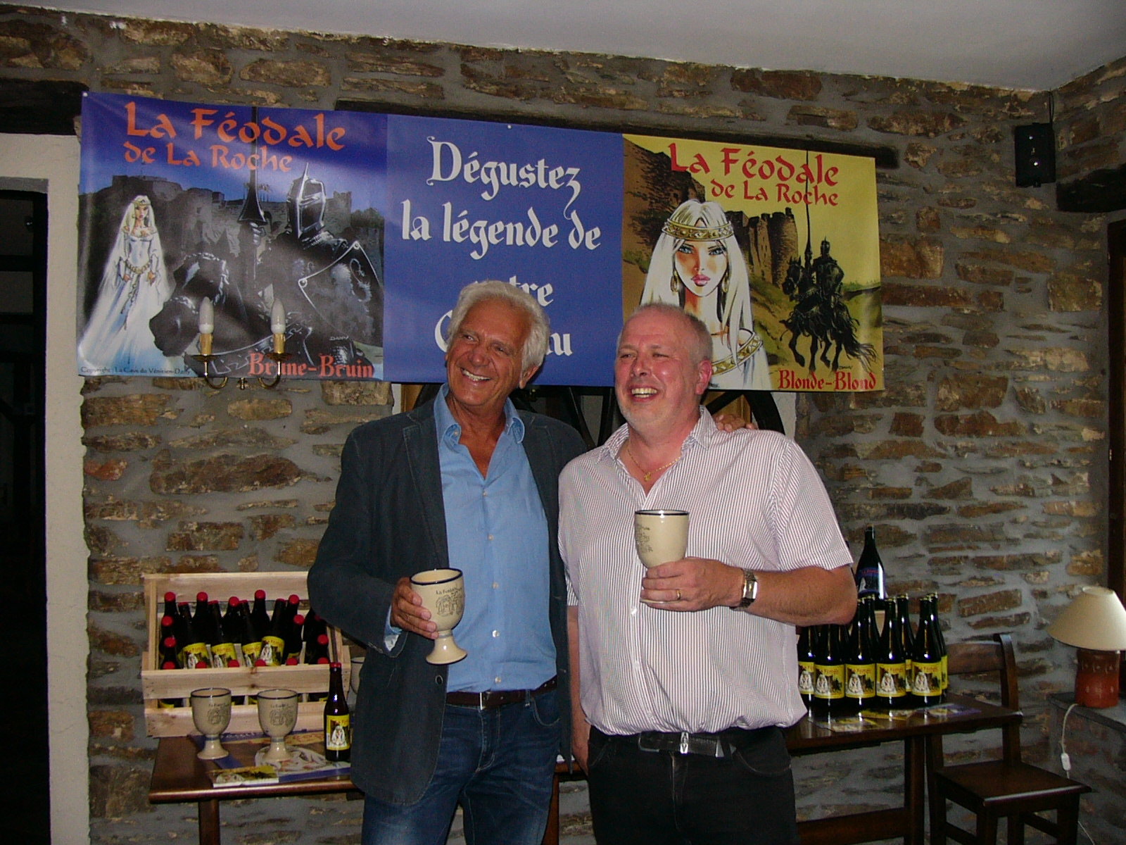 PHOTO: Dany et Claude Christophe trinquant